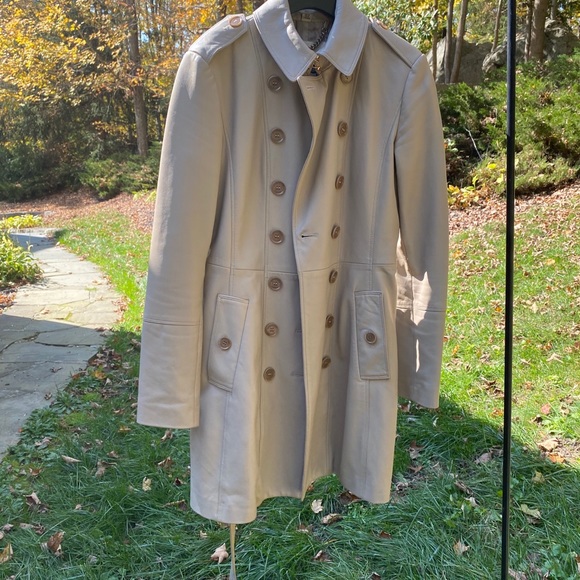 Burberry Leather Trenchcoat. Gorgeous!